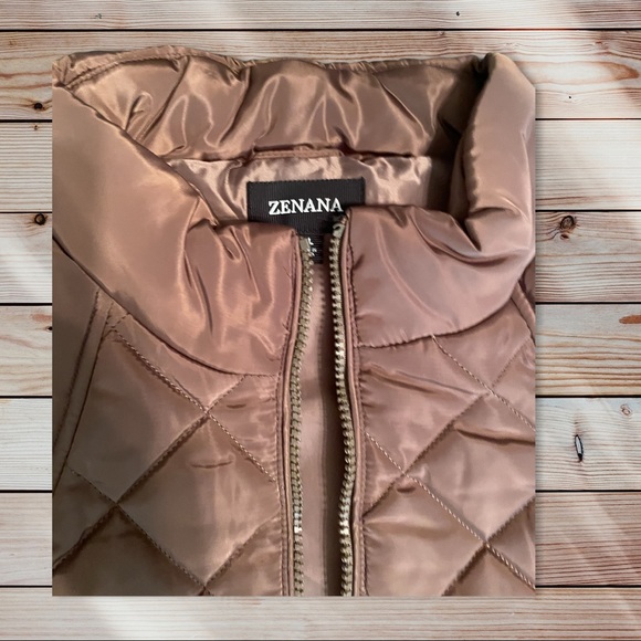 Puffer Vest Women's XL (16-18) - Picture 2 of 10